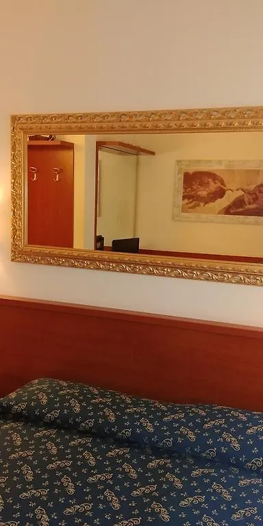 Bed & Breakfast La Dea Di Roma Bed and Breakfast